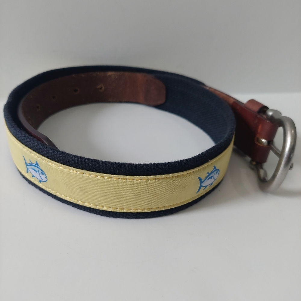 Southern Tide Miami Vintage Skipjack Belt size 30 yellow with fish pattern